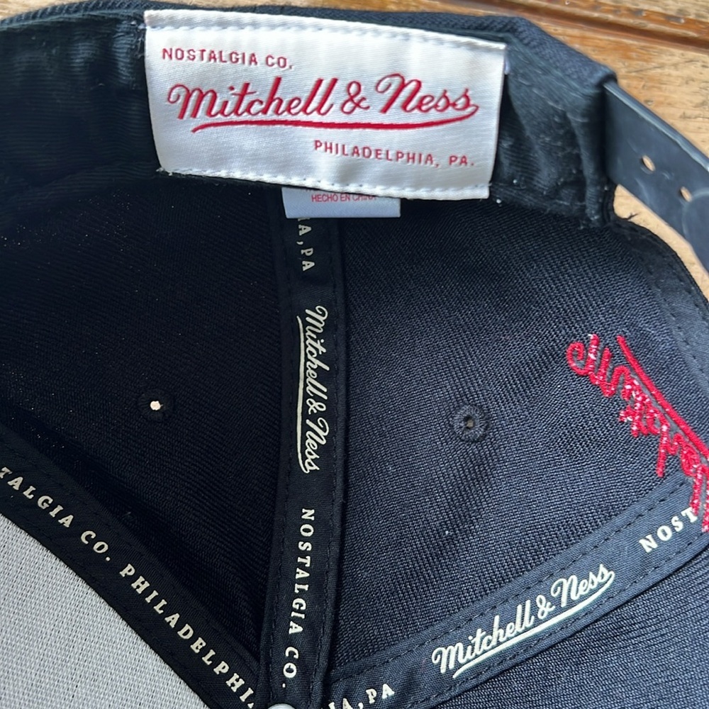Raptors-Mitchell & Ness Black and Red Hat - Picture 2 of 8